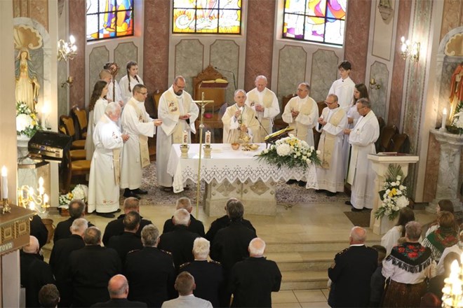 Župna zajednica Sv. Mihaela u Sračincu proslavila 100 godina od izgradnje župne crkve